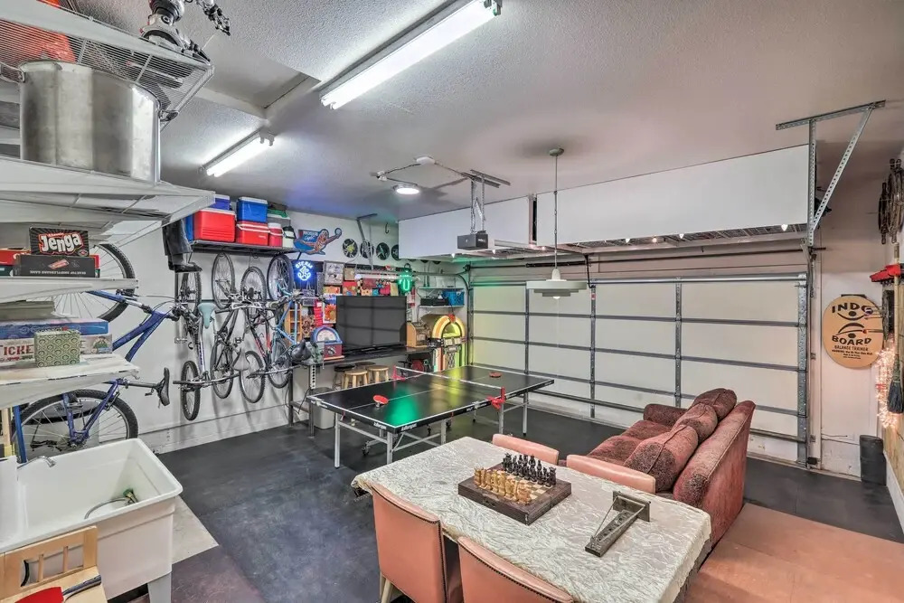 Game Room + Patios: Home 2 Mi to Dtwn Flagstaff
