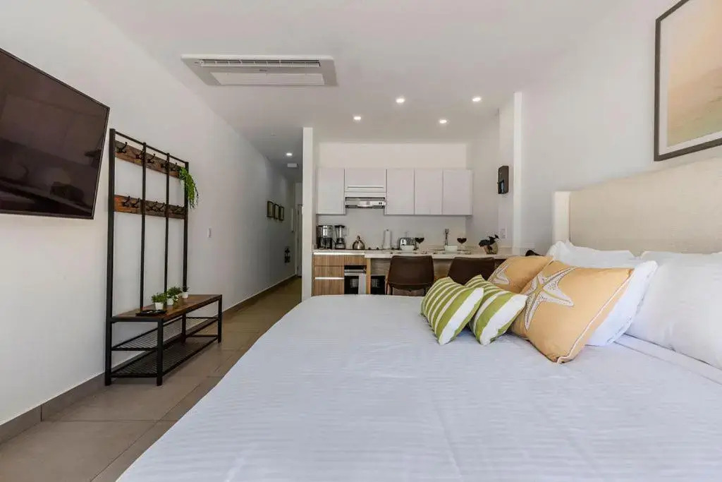 HH-Studio614s - Coastal beach Oceanfront Studio in Aruba
