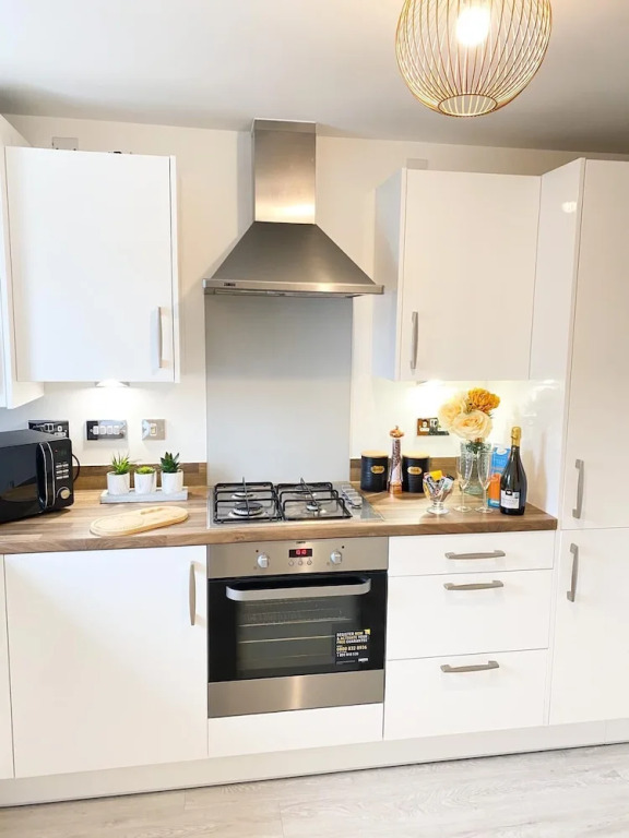 Tudors eSuites Luxury House Garden