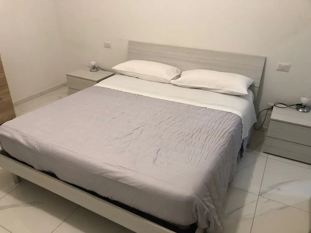 Room in Apartment - Two Flowers Guest House