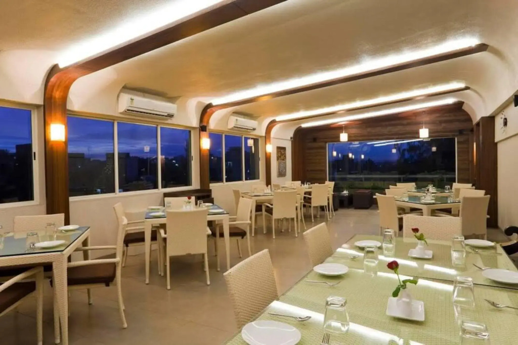 Skylark Business Hotel