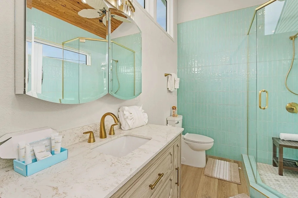 149 Pearl St. 2 Bedroom Home by RedAwning
