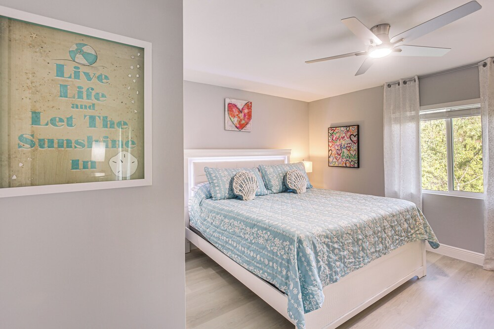 Canal-front Oasis! Port Charlotte Condo w/ Lanai