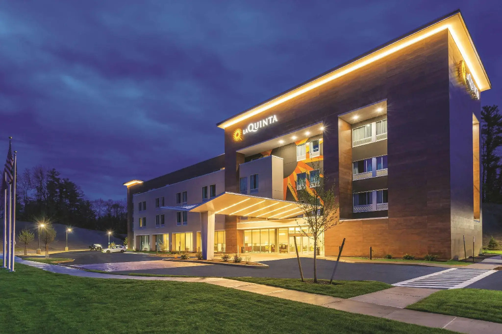 La Quinta Inn & Suites by Wyndham Clifton Park Saratoga Area 1749 Route 9