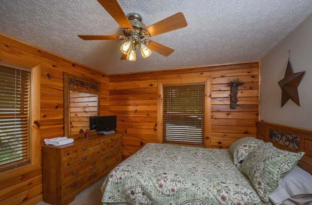 Lucky Bear Lodge 5 Bedroom House