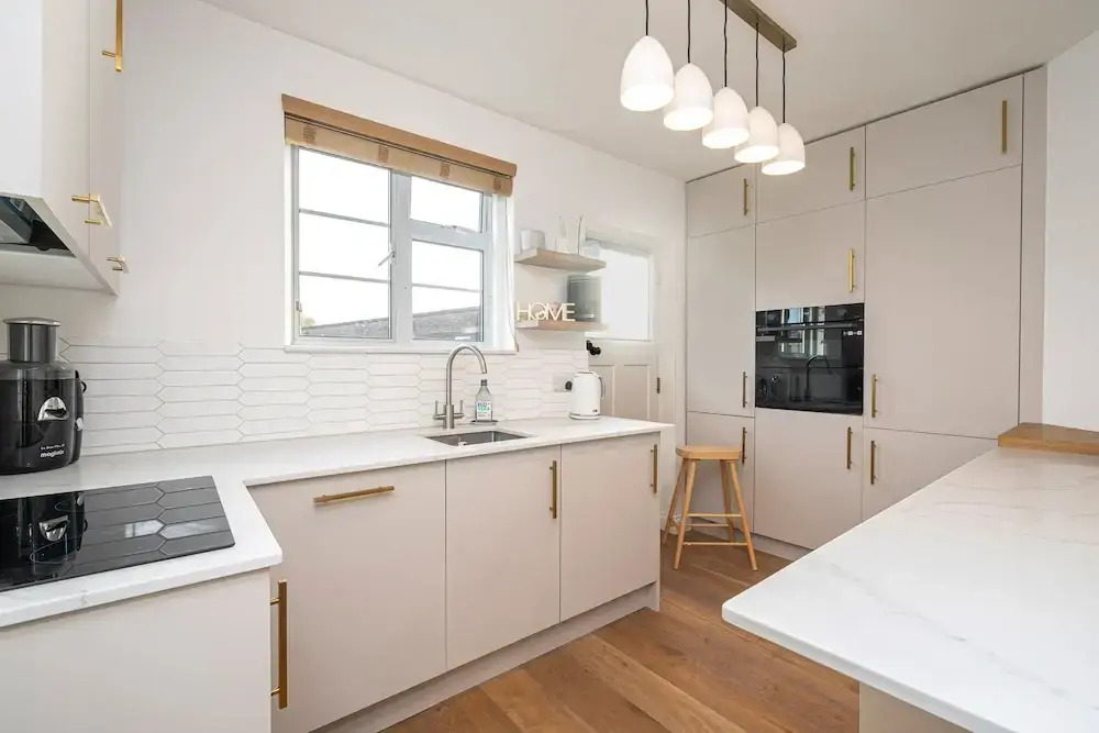Charming Chiswick Flat by Underthedoormat, London