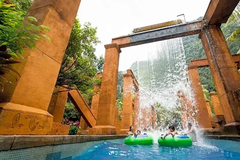 Ipoh Sunway Onsen Themepark Suite  6-11pax 2parkin