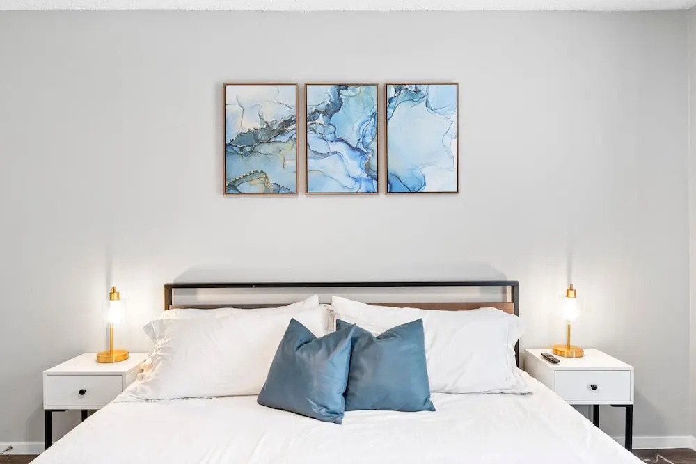 Soco 2BR Comfy Suite w Pool King bed Fast Wifi