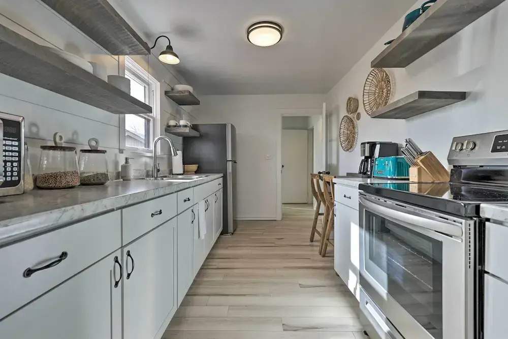 Modern Kanab Cottage w/ View < 1 Mi to Hiking!