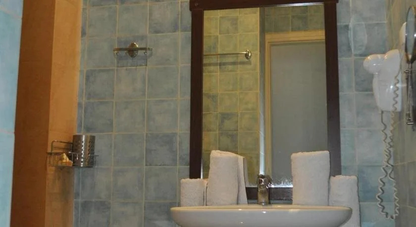 Okeania Seafront Rooms in Kamena Vourla