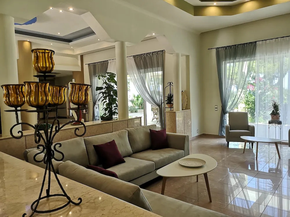 Louis Luxury Villa by living in blue