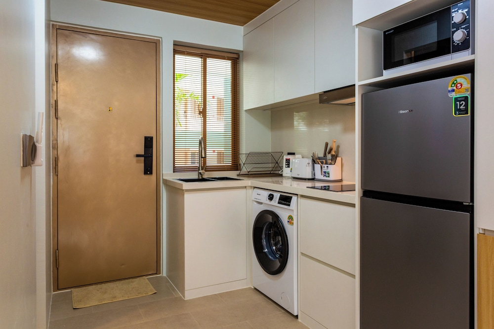 Prime Location Condo Pool Gym Sauna C270