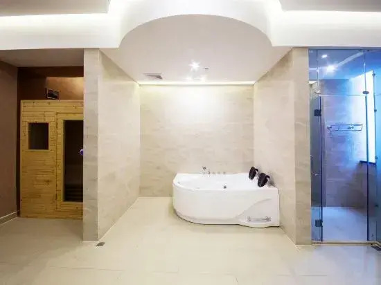 Zhangjiajie World Water Four Seasons International Hotel