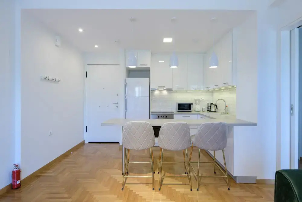 Lush Emerald apt in the heart of Athens