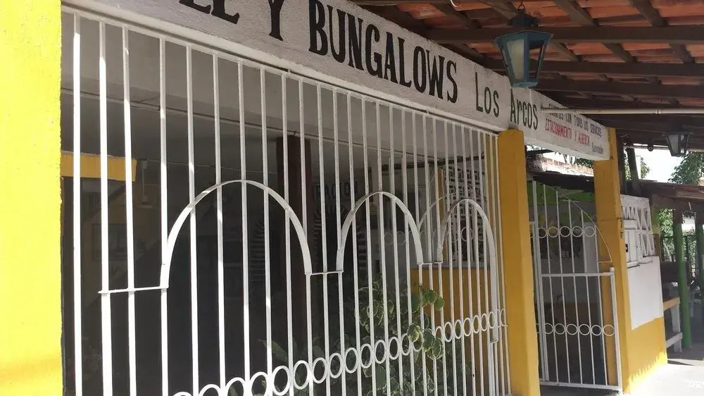 Hotel y Bungalows Los Arcos