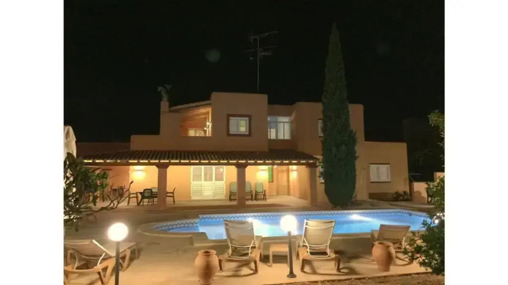 Villa KM2 is a 5 min drive from Playa den Bossa