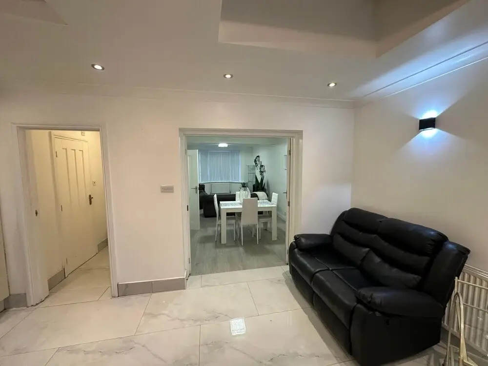Comfortable and Stylish 3BD House in Luton