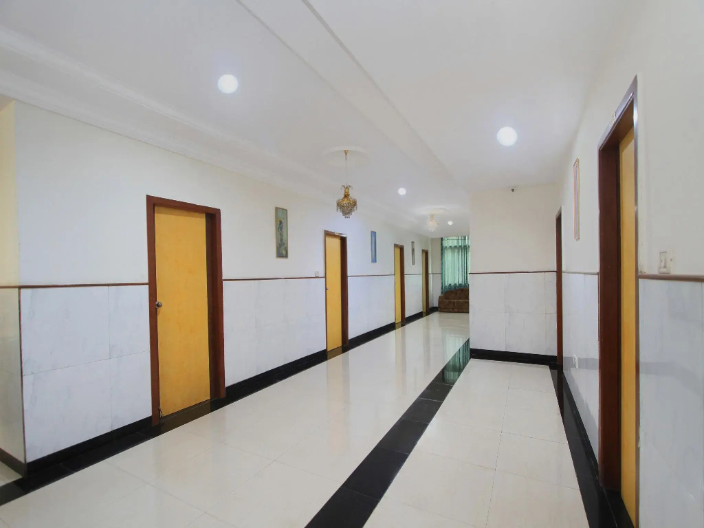OYO Ira Residency