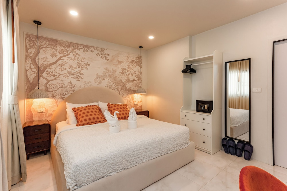 Newly Renovated Pool Villa with BBQ V296