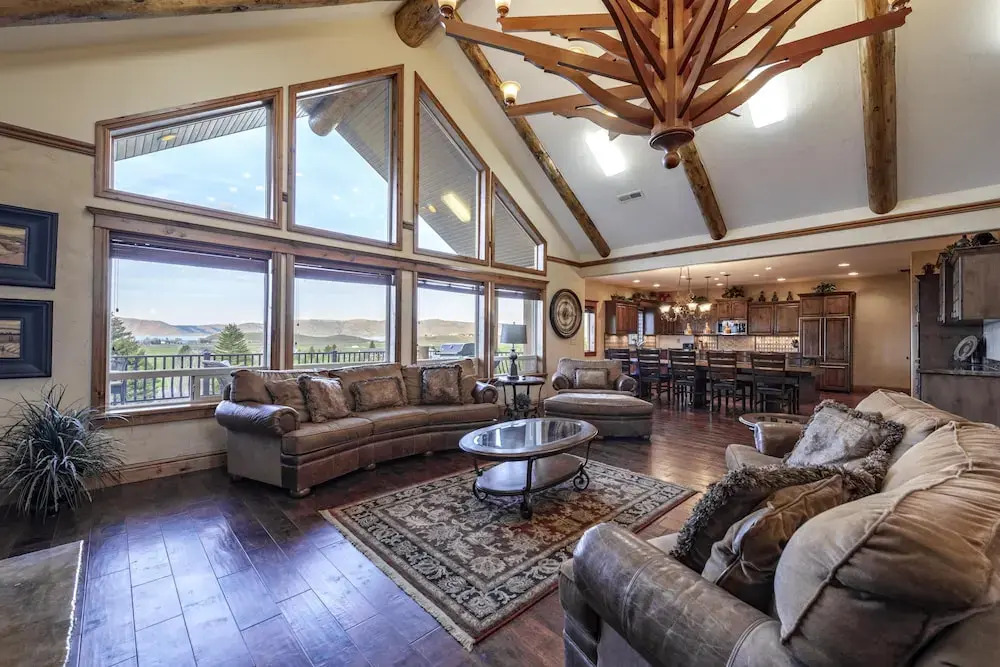 Golf Course Home, Sleeps 30, Private Hot Tub, Access to Ideal Beach, Amazing Views and Space!