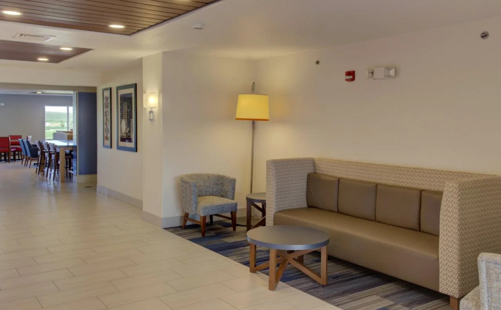 Holiday Inn Express & Suites Le Mars by IHG