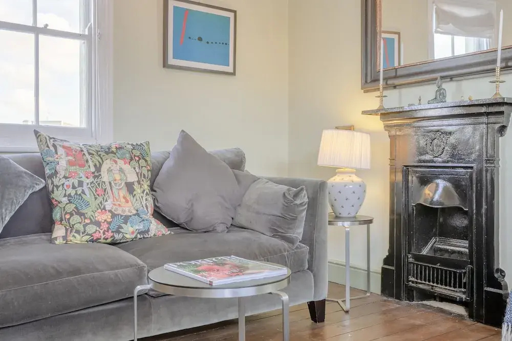 2 Bedroom Apartment in the Heart of Angel