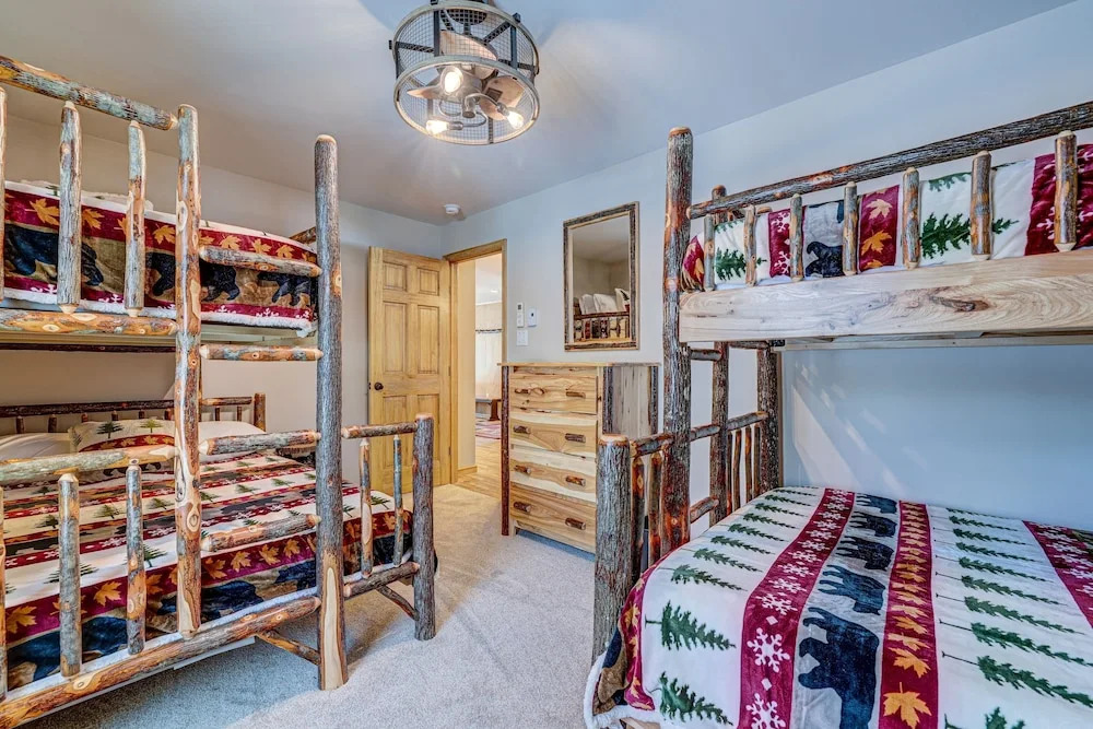 Top Notch Lodge by Avantstay Hot Tub, Game Room, Community Pool, Deck