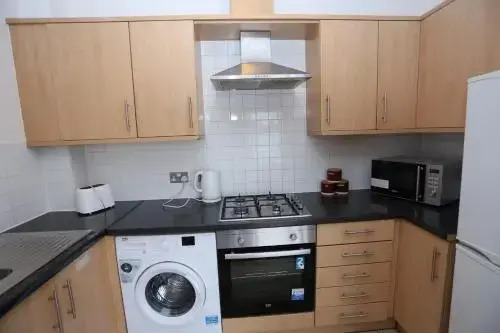 Lovely 2 bed 2 toilet Hill House river view apartment