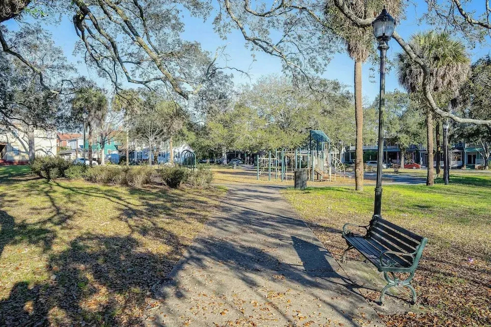 4 BR Home w/ Modern Comforts & Park View