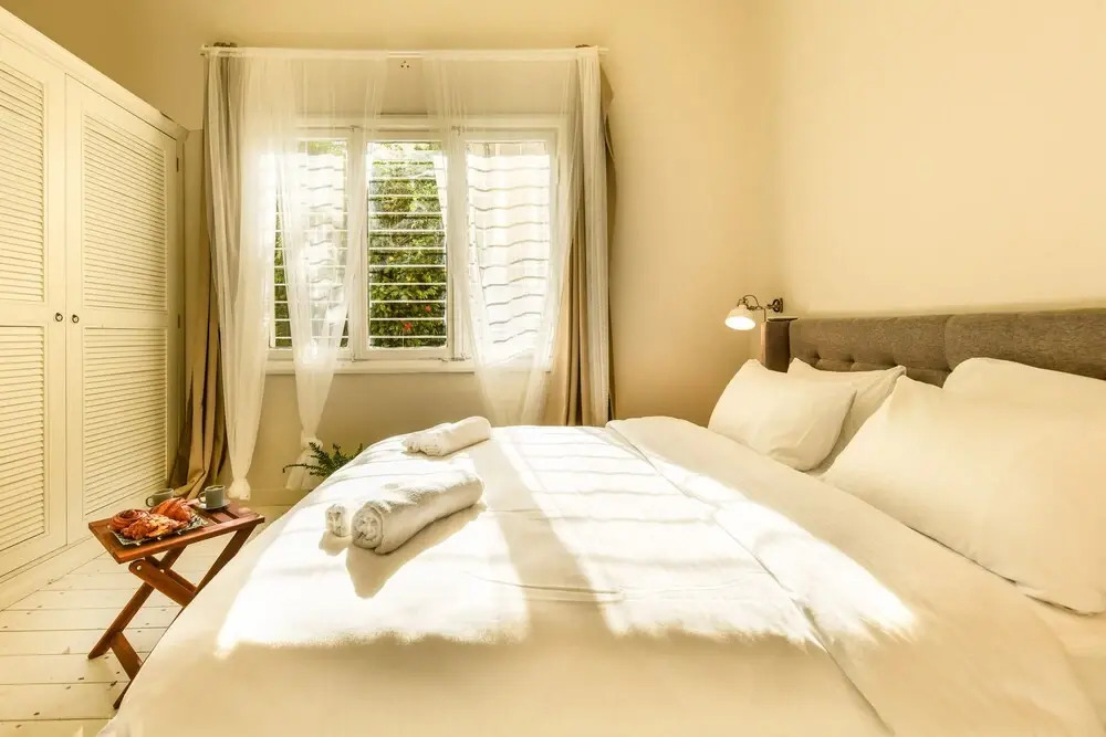 Serene Retreat with Lush Garden by Sea N Rent