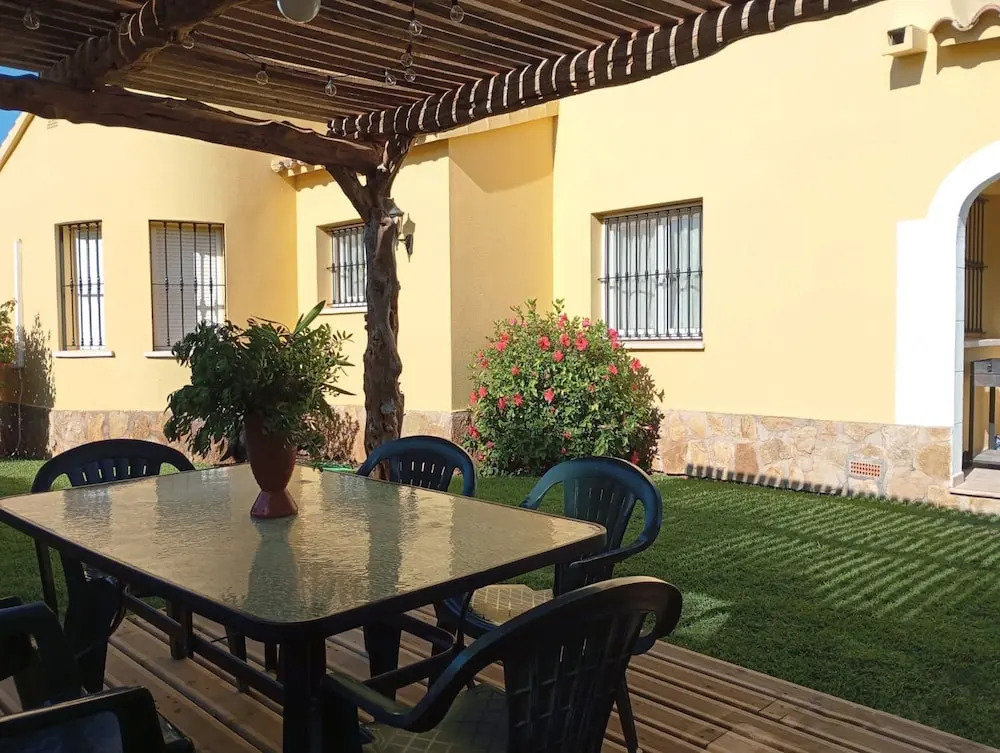 Ch103 in Oliva With 3 Bedrooms and 2 Bathrooms