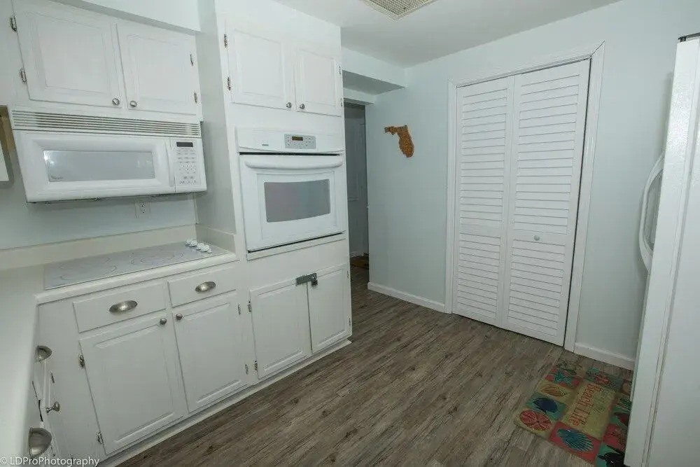 Shoreline Towers 1023 - 2 Br Condo