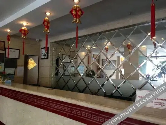 Huaren Hotel (Shanghai Wujiaochang Metro Station)