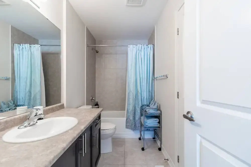 Lakeshore 3BR 2 5BA Townhome 1 min to the Beach