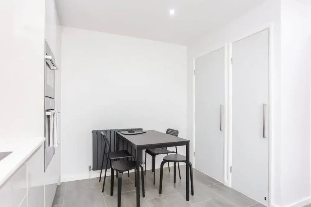Bright 2 Bedroom House in Stratford With Garden