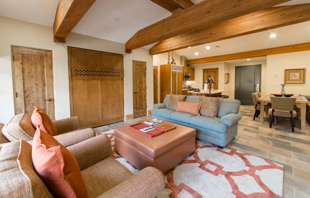 Studio Living in the Mountains