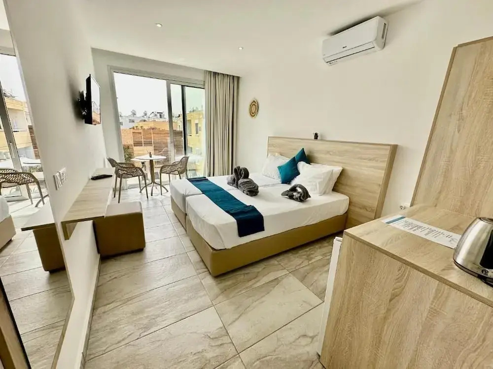 Sun Plaza Suites
