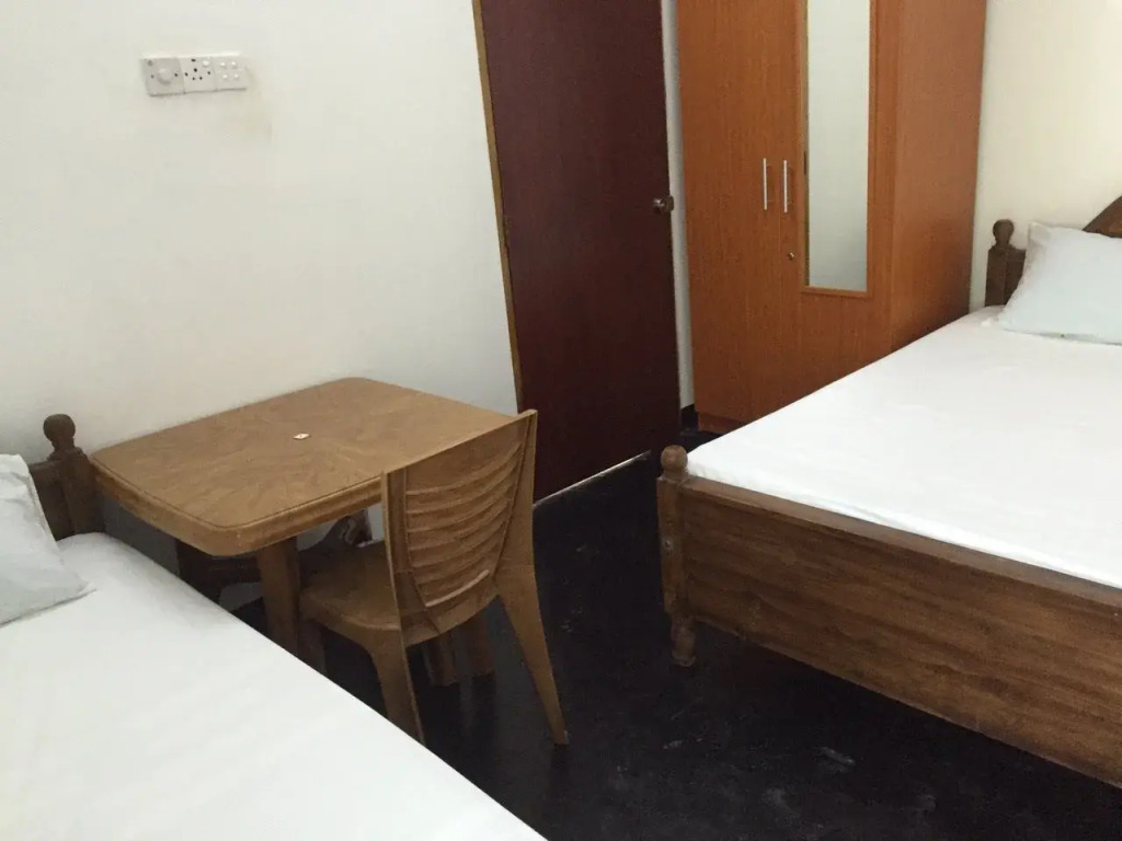 Yaarl Holiday Inn