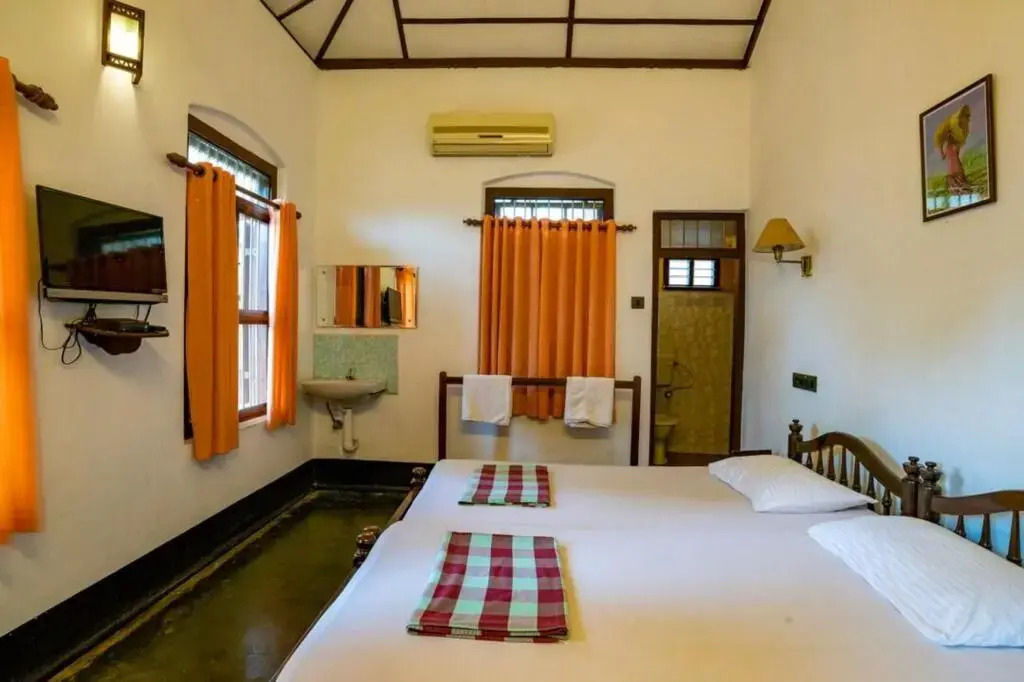 1 BHK Houseboat in Sea View Ward, Alappuzha, by GuestHouser (5DCA)