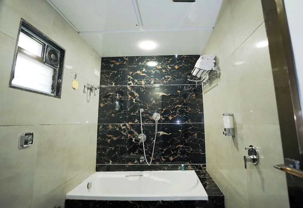Hotel Kumar Plaza