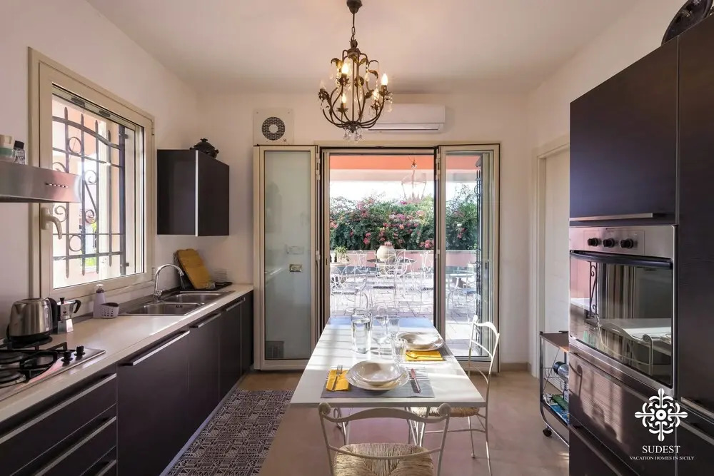 Villa Festosa - Luxury retreat by the beach