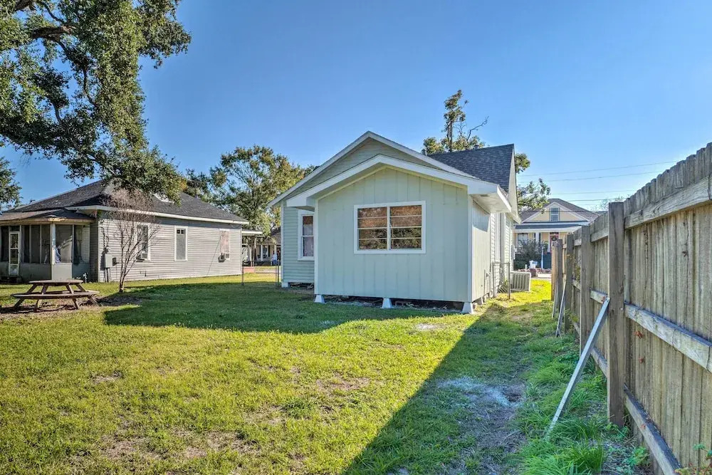 Lake Charles Cottage w/ Fireplace & Yard!