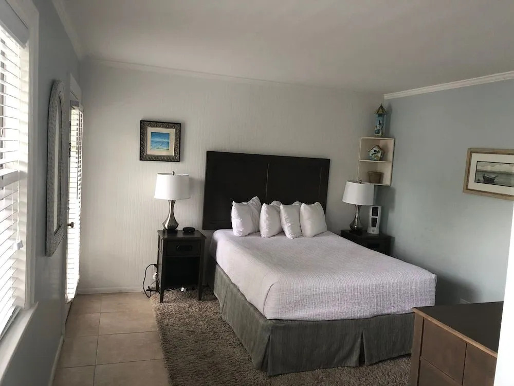 Marco Island Lakeside Inn
