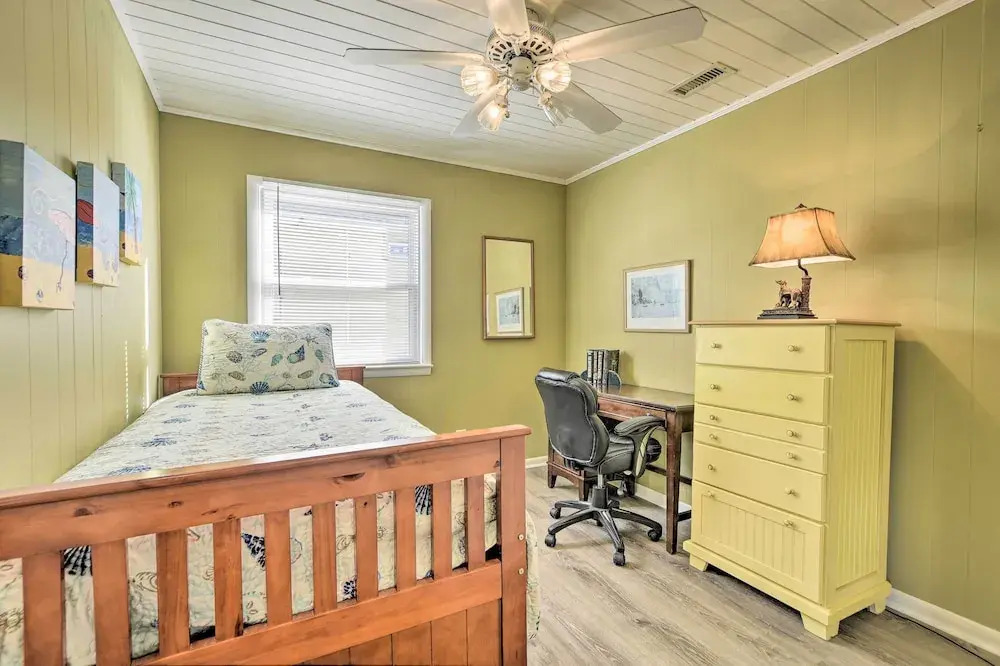 Holden Beach Family Abode - Steps to Ocean!
