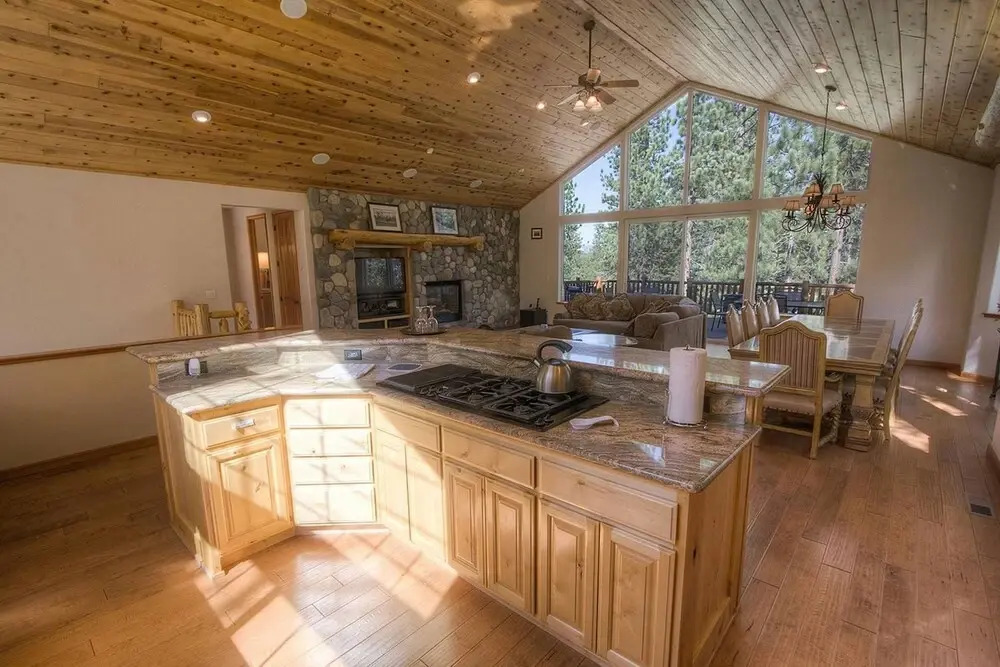 Truckee River Lodge
