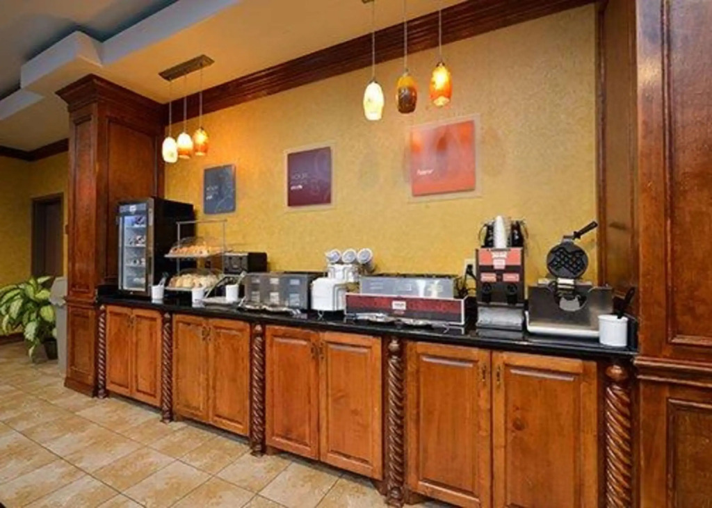 Comfort Suites Bay City East