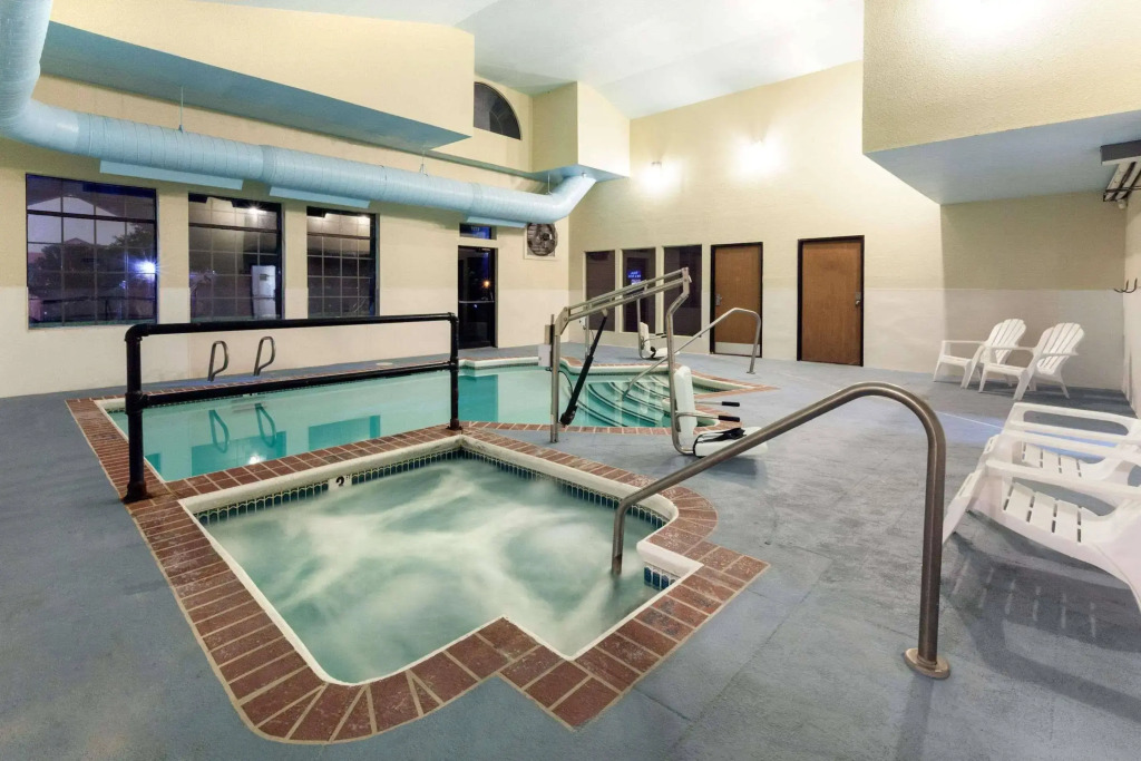 Super 8 Tulsa Downtown East