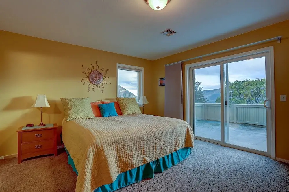 Northern Lights 3 Bedroom Home by RedAwning