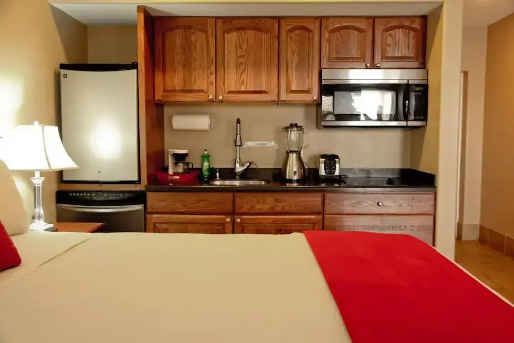 Lake Grassy Inn & Suites