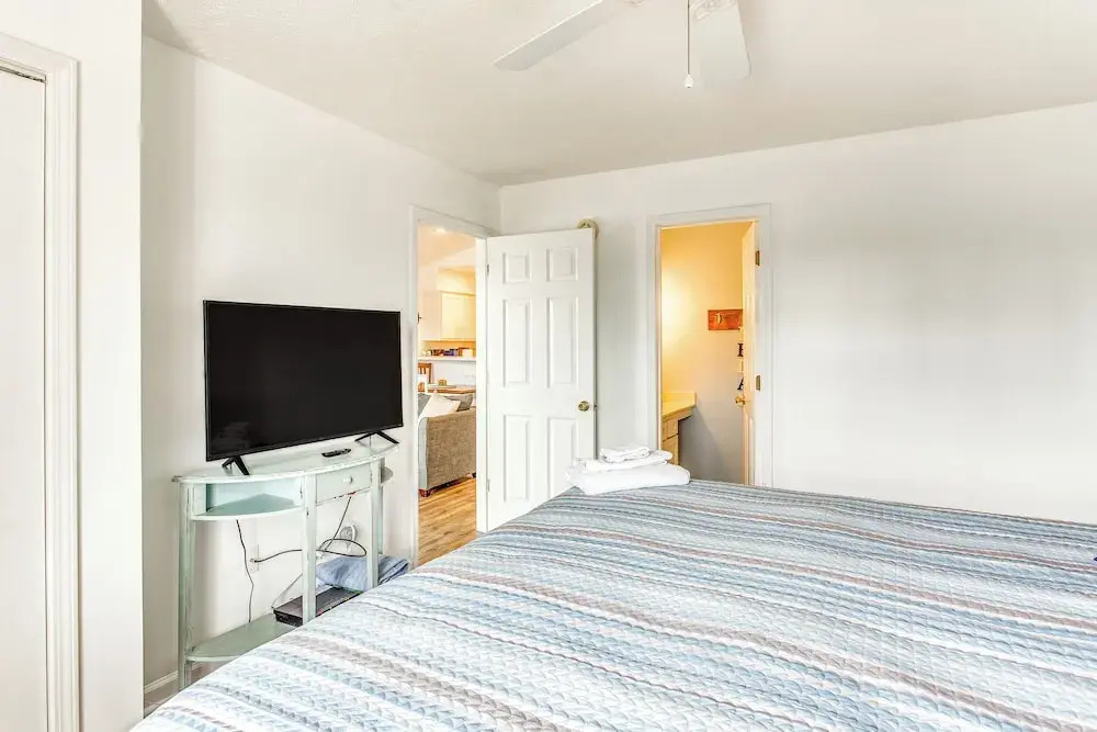 Myrtle Beach Waterfront Condo: 5 Mi to Boardwalk!